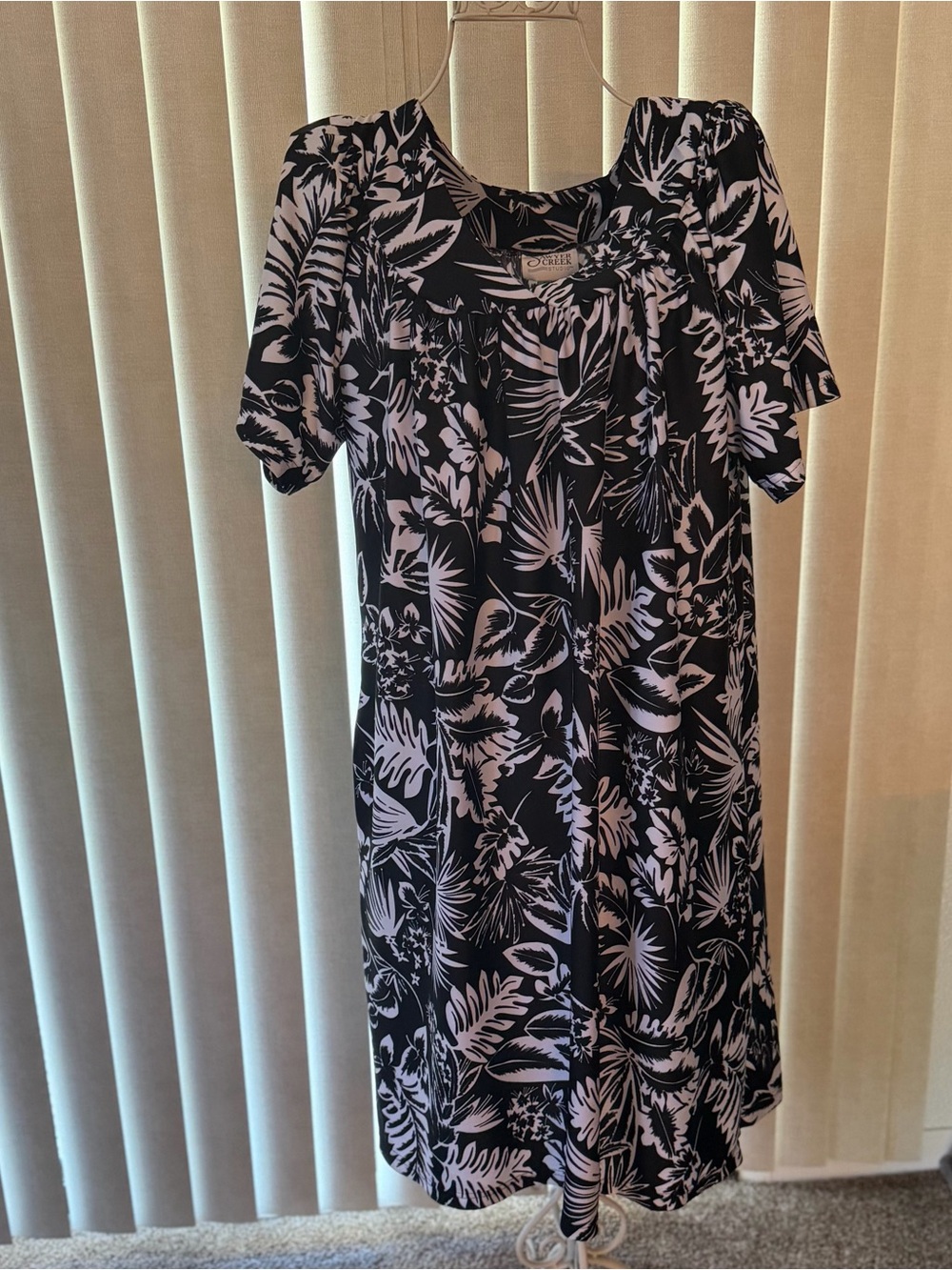 Sawyer Creek Oasis Black and White Tropical Midi Dress L